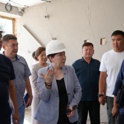 Бишкек мэри мектептердеги курулуш жана оңдоо иштерин текшерди