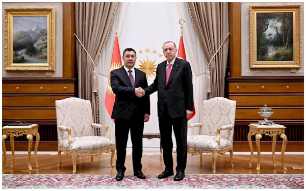 Садыр Жапаров Эрдоганды президенттик шайлоодогу жеңиши менен куттуктады
