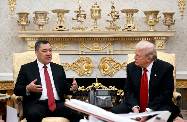 Жапаров Дональд Трамп менен сүйлөшүүлөрдү жүргүздү