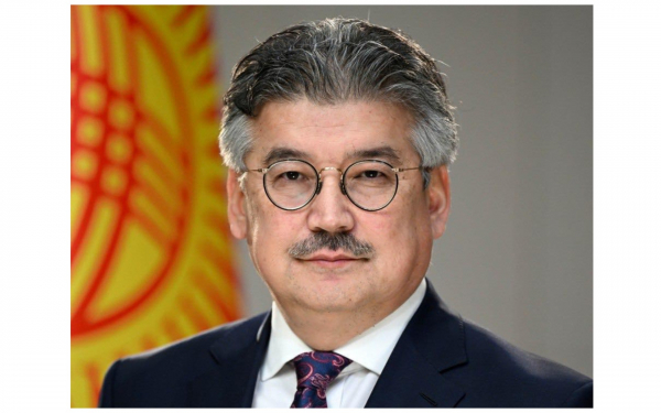 Мамлекеттик катчы Арслан Койчиев кыргызстандыктарды “Манас” эпосунун күнү менен куттуктады