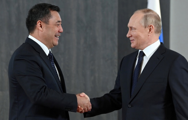 Владимир Путин Садыр Жапаровду туулган күнү менен куттуктады