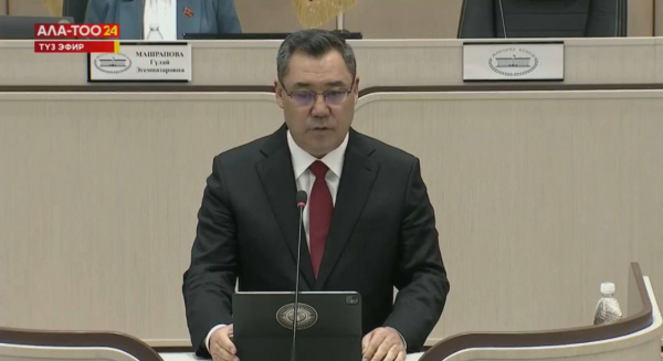 Президент Садыр Жапаров депутаттарды өлкөнү өнүктүрүү үчүн бир максатка биригүүгө чакырды