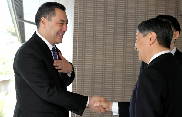 Садыр Жапаров Япониянын императору Нарухито менен жолугушту