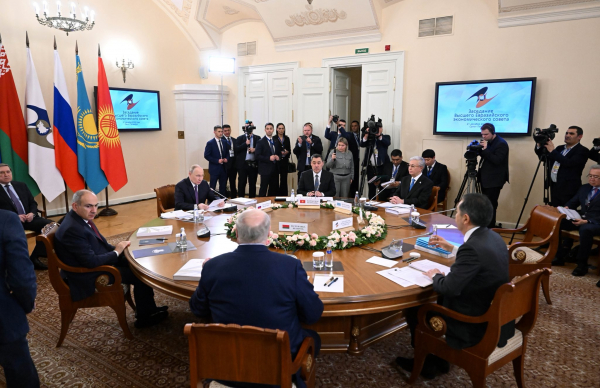Президент Садыр Жапаров Санкт-Петербург шаарында өтүп жаткан Жогорку Евразия экономикалык кеңешинин жыйынына катышты