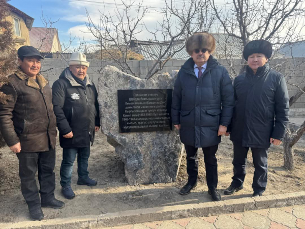 В Балыкчы по инициативе Государственного секретаря Арслана Койчиева установлена мемориальная доска на исторической мечети