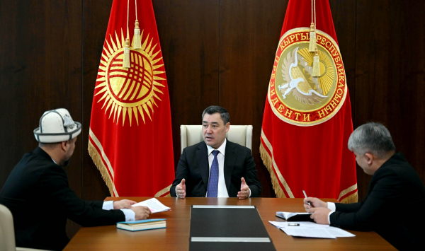 Президент Садыр Жапаров Дин иштери жана этностор аралык мамилелер боюнча улуттук агенттиктин төрагасы Талантбек Ташибековду кабыл алды