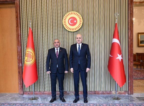Төрага Нурланбек Тургунбек уулу Түркиянын Улуу Улуттук жыйынынын Төрагасы Нуман Куртулмуш менен жолугушту
