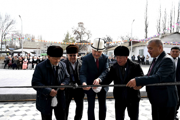 Адылбек Касымалиев принял участие в церемонии открытия школы в Узгенском районе Ошской области