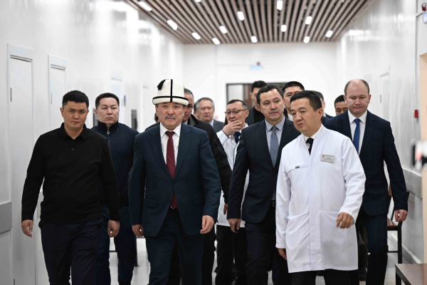 Адылбек Касымалиев Кардиология улуттук борборундагы жана Жүрөк хирургиясы илим изилдөө институтундагы оңдоо иштеринин жүрүшүн текшерди