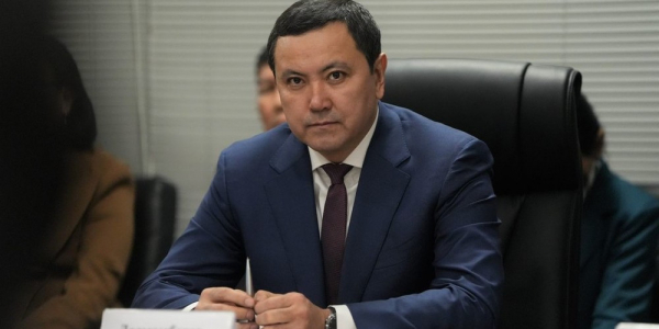 Каныбек Досмамбетов саламаттыкты сактоо министри кызматынан бошотулду