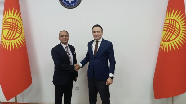 Министрдин орун басары менен Пакистандын элчиси менен жолугушту