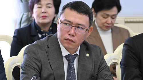 Алагөзов: Журналисттерге, бизнес өкүлдөрүнө болгон мамиле кайра каралып чыгат