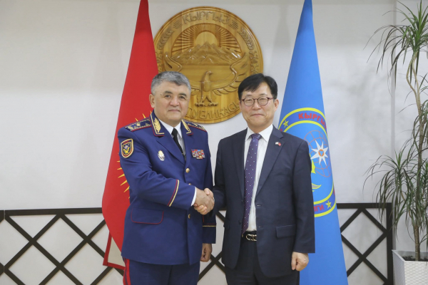 ӨКМ министри Шамырканов Кореянын элчиси менен жолукту