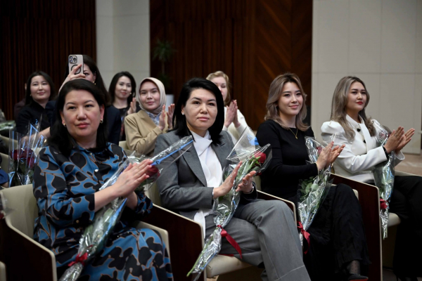 Адылбек Касымалиев: Аялдар – коомдун кыймылдаткыч күчү жана мамлекеттик башкаруунун ишенимдүү таянычы