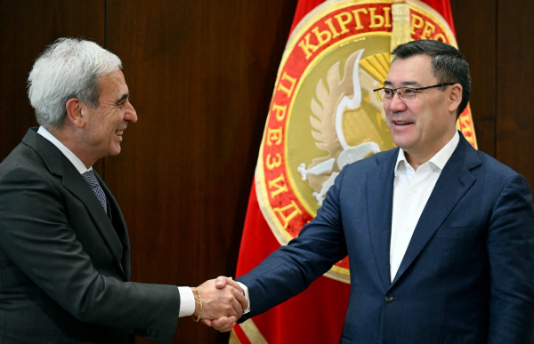 Президент Садыр Жапаров принял президента Международного союза водно-моторного спорта (UIM) Раффаэле Чиулли