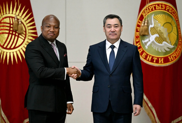 Садыр Жапаров принял министра иностранных дел Ганы Сэмуэля Аблакву