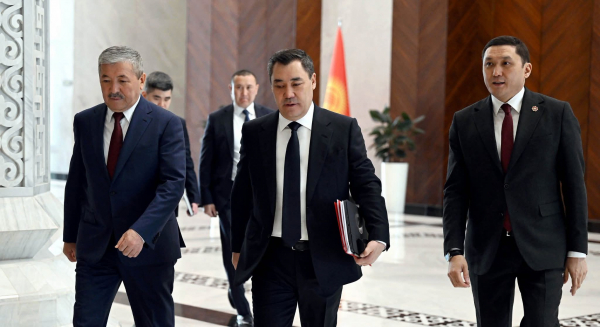 Президент Коопсуздук кеңешинин мүчөлөрү менен жумушчу кеңешме өткөрдү