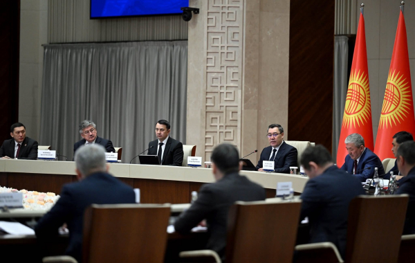 Президент провел рабочее совещание с членами Совета безопасности