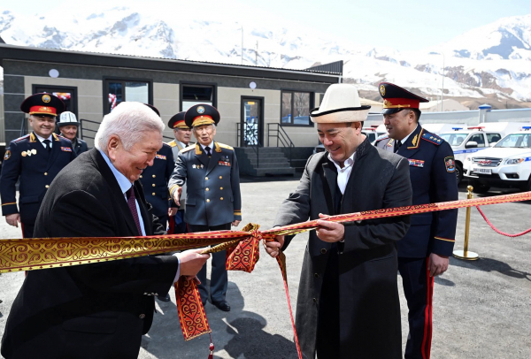 Президент Садыр Жапаров Нарын шаарында ИИБдин жаңы имаратын ачты