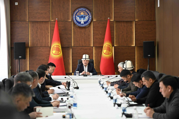 Касымалиев Талас облусунда өтө турган эгемендүүлүк майрамына карата даярдыктарды көрүү боюнча көчмө жыйын өткөрдү