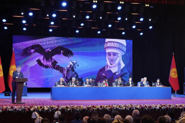 Жапаров: “Дүйнө тездик менен өзгөрүп жаткан маалда илимий жетишкендиктерди маданий мурас менен айкалыштырып, инновациялык багытта иш алып баруу өзгөчө мааниге ээ”