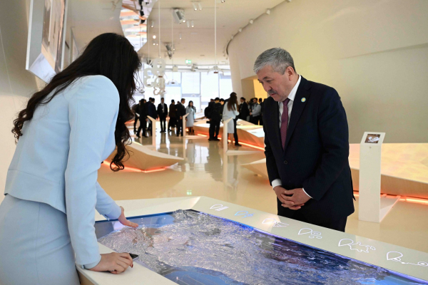 Касымалиев Гейдар Алиев борборуна жана Азербайжан улуттук килем музейине барды