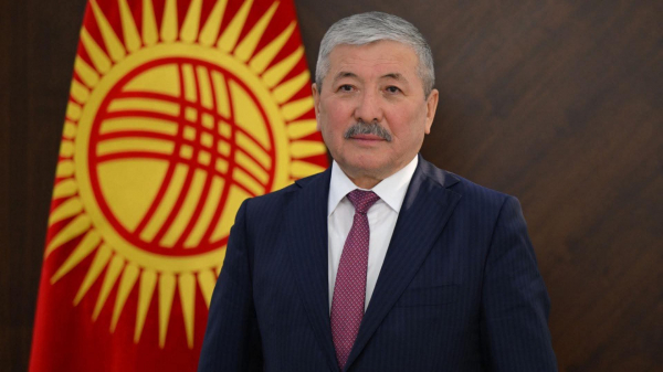 Адылбек Касымалиев санарип технология чөйрөсүнүн кызматкерлерин кесиптик майрамы менен куттуктады