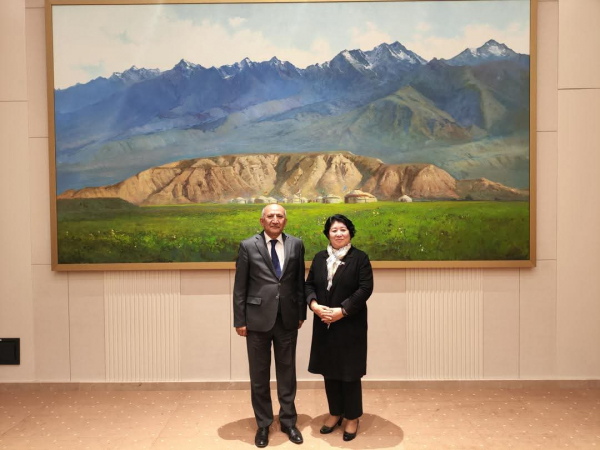 Президенттин Тоо күн тартиби боюнча атайын өкүлү Динара Кемелова Өзбекстандын Элчиси Саидикрам Ниязходжаев менен жолугушту