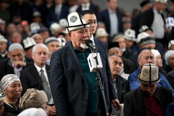 Садыр Жапаров ответил на вопросы жителей Араванского района Ошской области