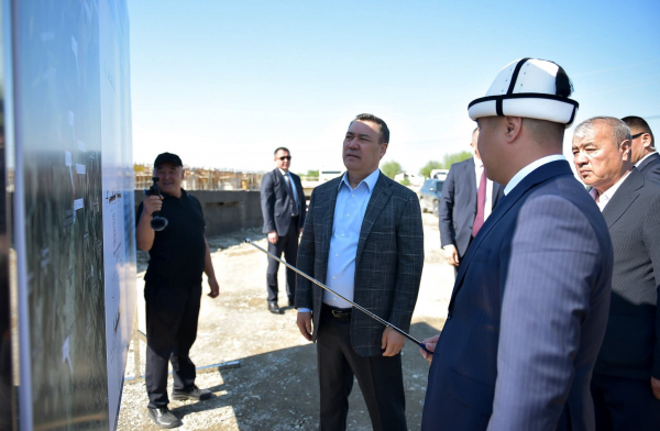 Жапаров Ош – Кара-Суу автожолунун курулушунун жүрүшү менен таанышты