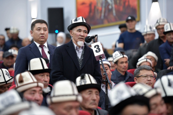 Жапаров ответил на вопросы жителей Чон-Алайского района