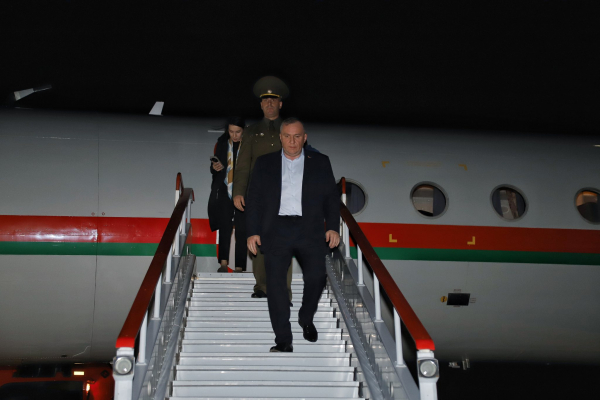 Бишкекке Беларустун коргоо министри келди