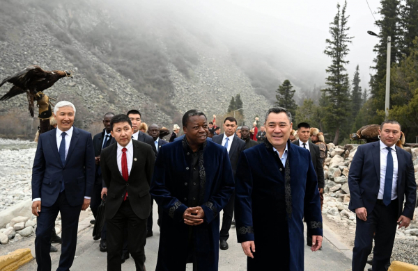 Садыр Жапаров жана Того Министрлер кеңешинин Төрагасы “Ала-Арча” паркындагы этномаданий программага катышты