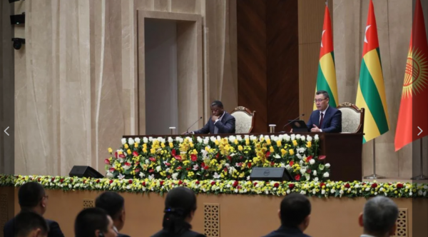 Кыргызстан менен Того бир катар документтерге кол койду