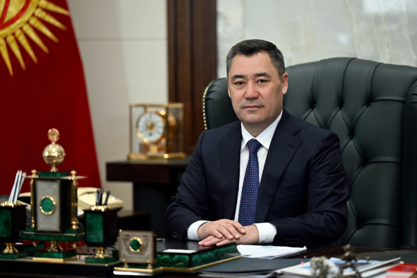 Президент Жапаров кыргызстандыктарды Конституция күнү менен куттуктады