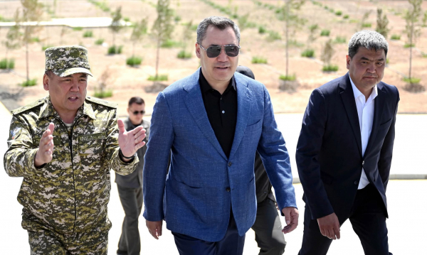 Президент Баткендеги “Достук” эл аралык соода-экономикалык паркынын долбоору менен таанышты