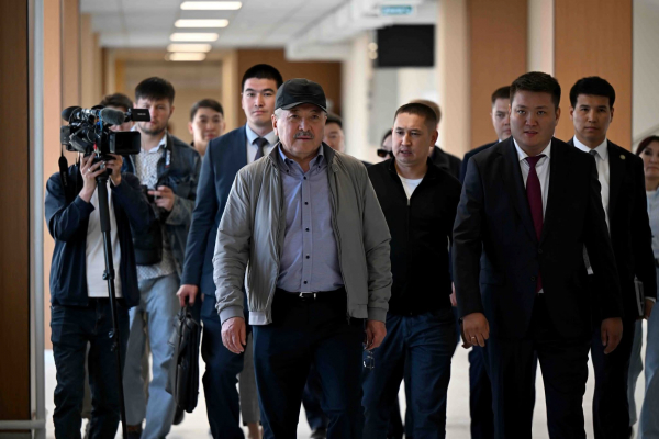 Адылбек Касымалиев Бишкектеги социалдык объектилердин курулушунун жүрүшүн текшерди