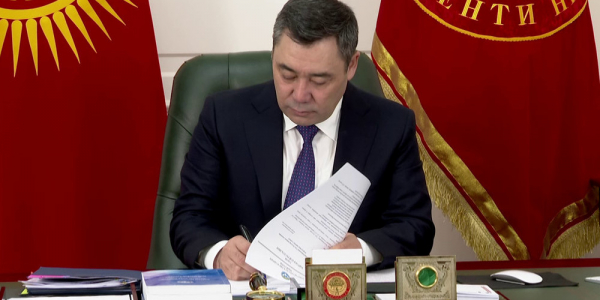 Президент усилил ответственность чиновников за работу с населением и качество госуслуг