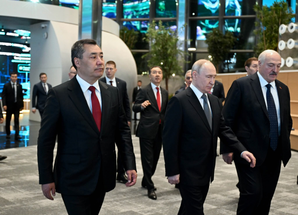 Жапаров Путин, Лукашенко менен бирге Астанада санариптик жетишкендиктердин көргөзмөсүнө барды