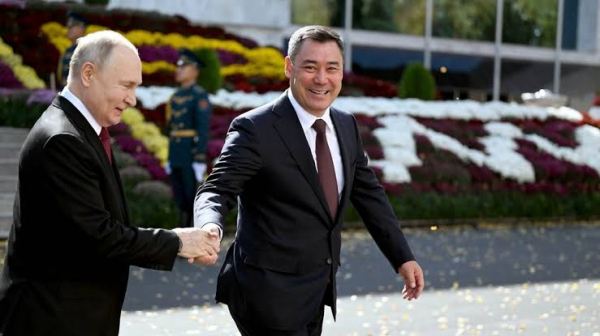 Жапаров Владимир Путинди туулган күнү менен куттуктады