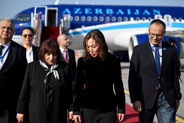 Азербайжан парламентинин төрайымы Бишкекке келди